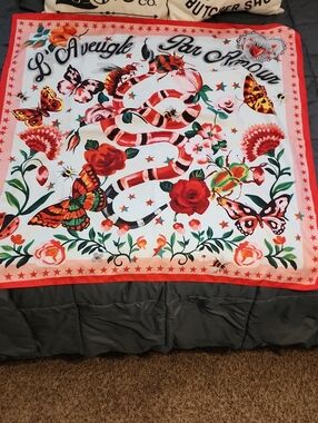 Authentic BEAUTIFUL Gucci Par Amour Silk Scarf RARE Out Of Print